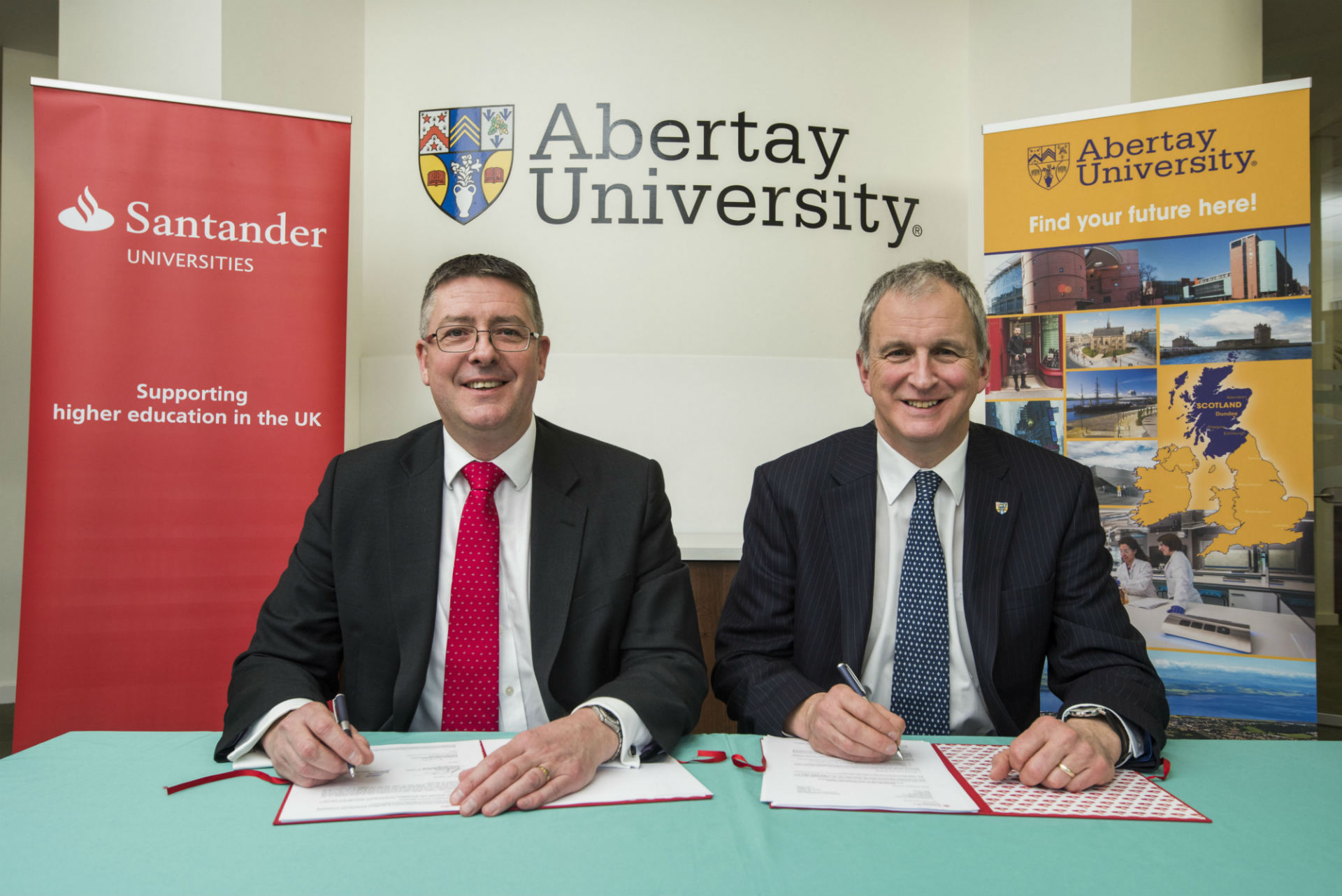 Director of Santander Universities, Matt Hutnell (left) and Principal of Abertay University, Professor Nigel Seaton.