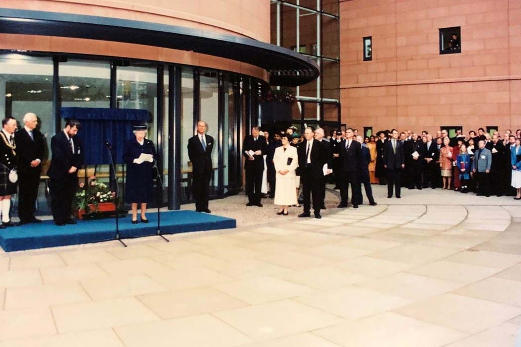 The Queen opens the Bernard King Library