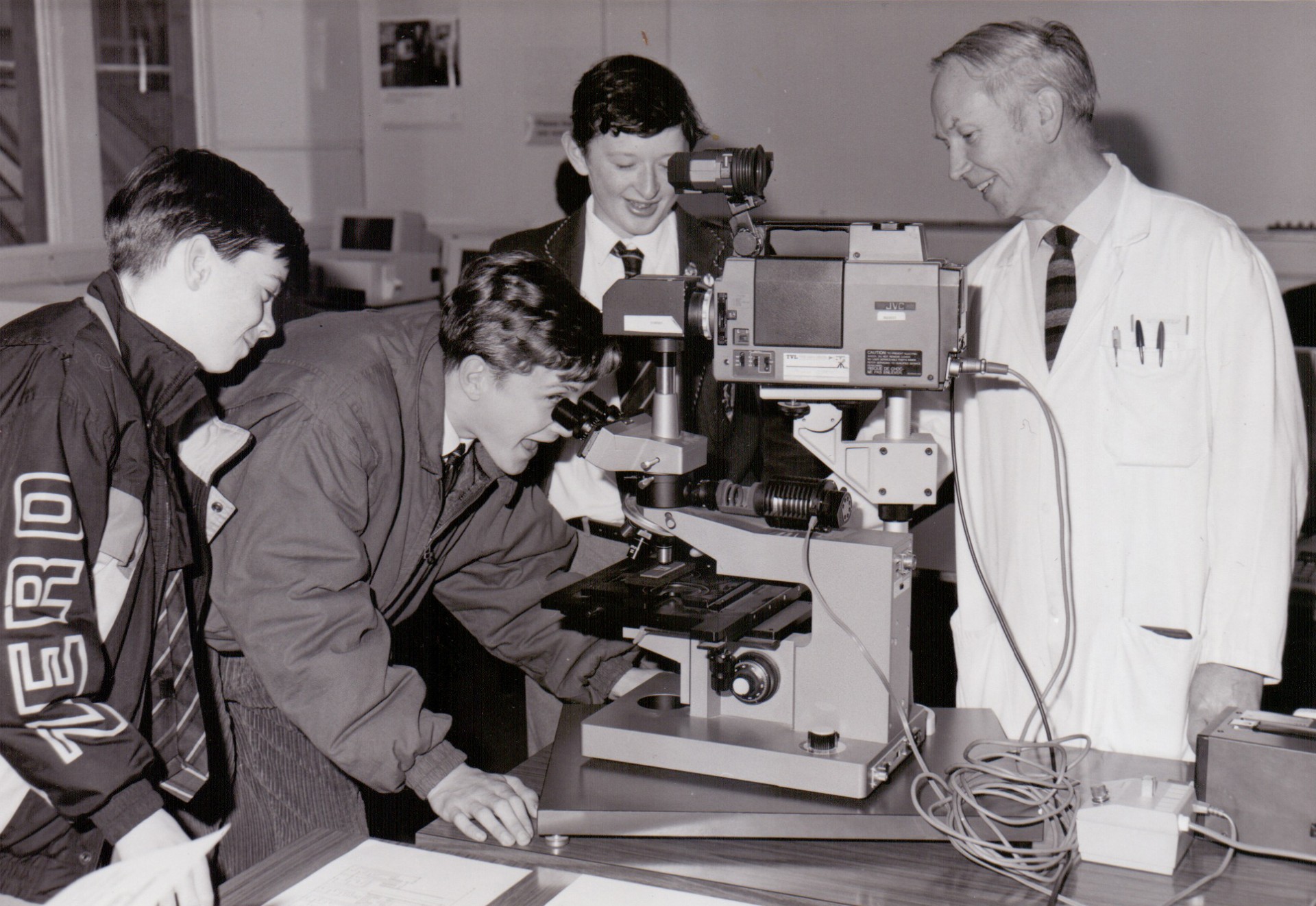 A microscope demonstration at a Dundee Institute of Technology School Open Day