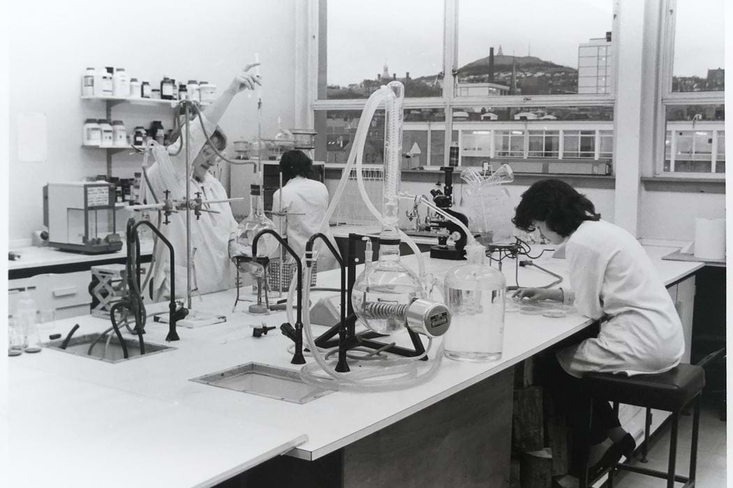 Women in the Lab c1985 - Abertay University Archive