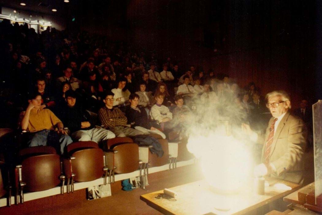 Dundee Institute of Technology Science Demonstration 1990